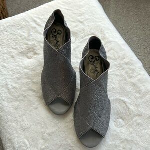 Seychelles Silver Sparkled Shoes/Sandals